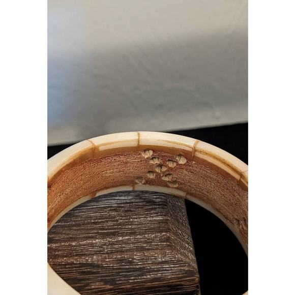 Vintage 50s Art Deco Cream Carved Bone Chunky 8" Bangle Bracelet - Picture 6 of 10